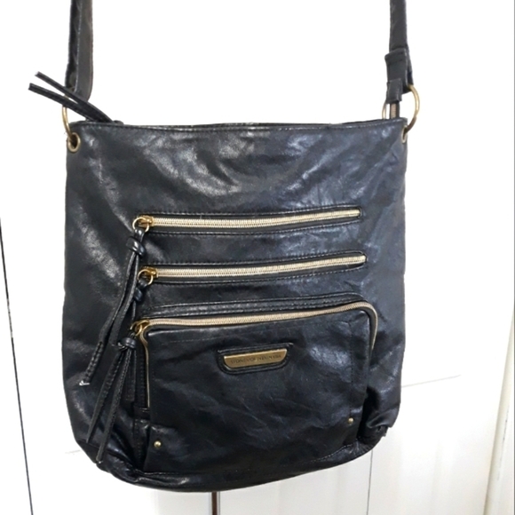 Stone Mountain Accessories Handbags - Stone Mountain USA Black Crossbody Bag Multiples Zippered Pockets